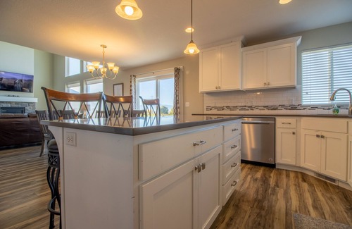 Sunset Heights House | Clean Golf Home w/Scenic Views - Up to 4500 sqft, 8 Spacious Rooms, 4.5 Bath!