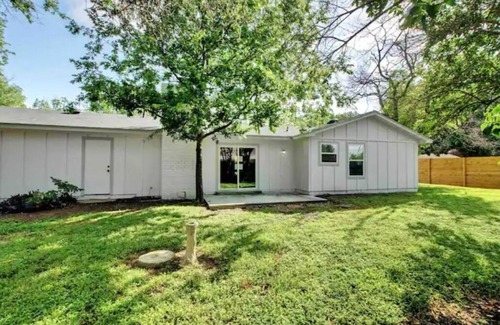 North Austin Civic Association House | Clean & Spacious 3 miles from Domain & Q2 Stadium
