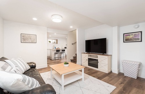 Lethbridge House | Clean westside basement suite, 5 minutes from U of L! Easy highway access!