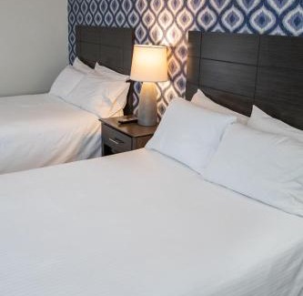 Pittsfield Hotel | Clear River Inn and Tavern