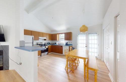 Clearwater House | Clearwater - 33732 E Hampton Ln