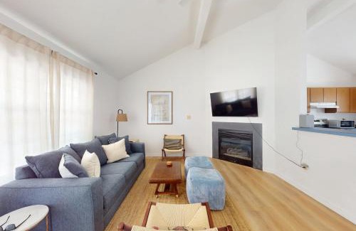 Clearwater House | Clearwater - 33732 E Hampton Ln