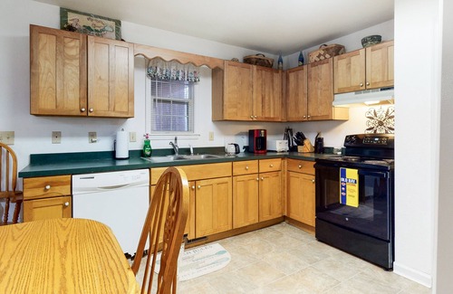 Clearwater House | Clearwater Home, perfectly located w/Shared Pool, Private Washer/Dryer, & WiFi