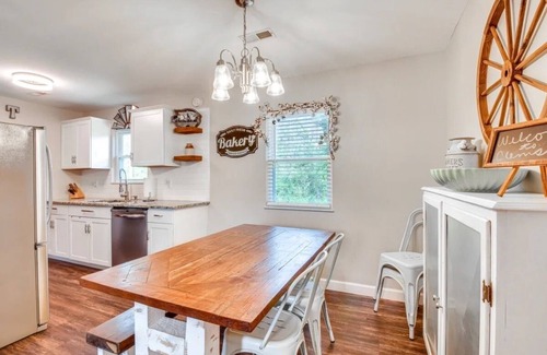 Clemson House | Clemson House 1 mile from University & Stadium!
