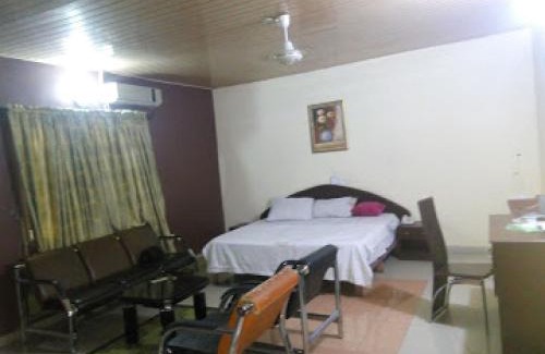 Port Harcourt Cabin | Clen-phil Hotels - Deluxe Standard close to many attractions