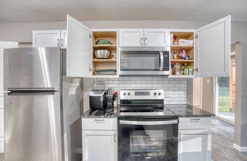 Voth House | Click Now 20% Off Spindletop House 4 bedroom 3 bath & Gameroom! 🎩🎲💰🏦💸