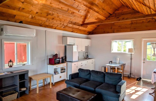 Alert Bay Cottage | Cliff Haven on the Bay, Panoramic Ocean & Mountain views, 1 bdrm, 2 beds Cottage