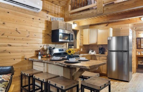 Broken Bow Cabin | Cliffside Escape | Epic Lake Views & Off-Grid Stay