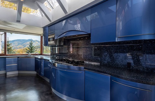 Vail House | Cliffside Stunning, Luxury 4 BR Min to Skiing!