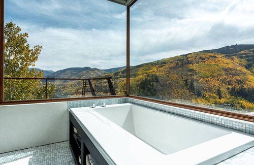 Vail House | Cliffside Stunning, Luxury 4 BR Min to Skiing!