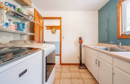 Ingles House | Cliffview Lakefront Retreat! Huge Dock, Floating Dock, Fire Pit, Multiple Patios