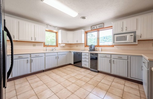 Ingles House | Cliffview Lakefront Retreat! Huge Dock, Floating Dock, Fire Pit, Multiple Patios