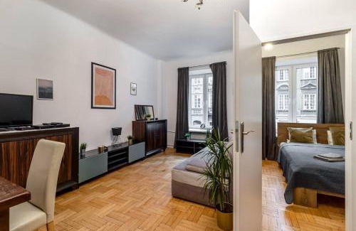 Old Town Apartment | Close-Central Warsaw Apartment - Great Location- Warsaw Stays- Freta