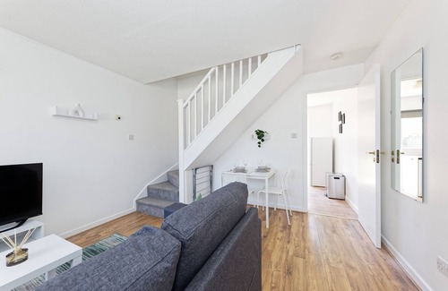 Greenhithe House | Close to Bluewater & Lakeside! Comfy, peaceful home in Kent w/Garden & Parking