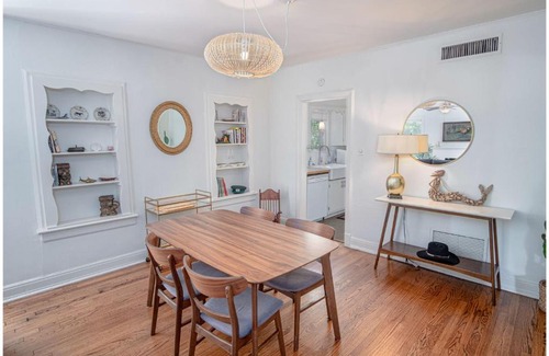 Mahncke Park House | Close to Famous Attractions with Hot Tub and Fire Pit