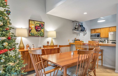 West Hartford Condo | Close to Lake & Golf & Pool - Newton Village 2C