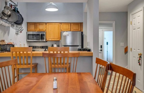 West Hartford Condo | Close to Lake & Golf & Pool - Newton Village 2C