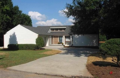 Seneca House | Close to Mountains, Clemson, Asheville, Marina & Best Lake in the Carolinas