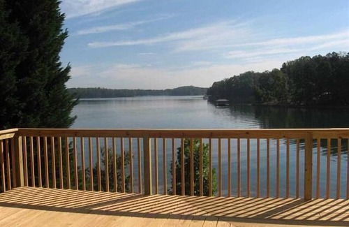 Seneca House | Close to Mountains, Clemson, Asheville, Marina & Best Lake in the Carolinas