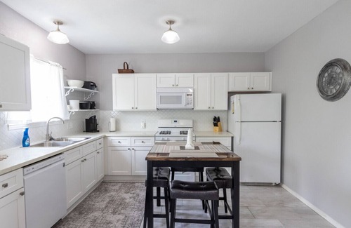 San Jacinto Apartment | Close to the beach, Strand District & shared BBQ grill