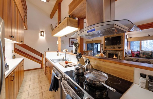 Moose Wilson Road Condo | Close to the National Parks and Ski Resorts. 11 miles from Jackson Hole.
