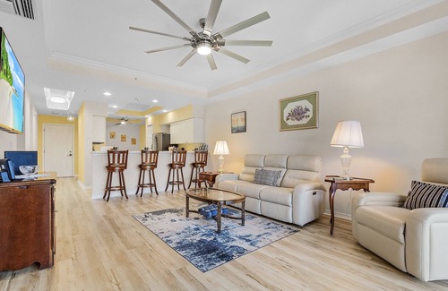 Fort Myers Condo | Closest to the Pool! - Updated, Bright & Cheery - Condo Serenity Cove - Roelens Vacations