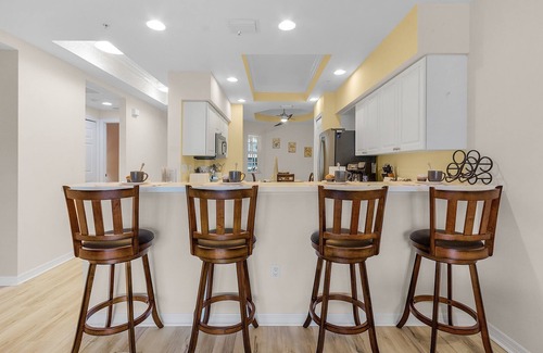 Fort Myers Condo | Closest to the Pool! - Updated, Bright & Cheery - Condo Serenity Cove - Roelens Vacations