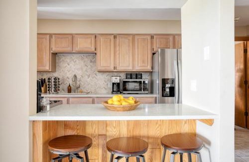 Vail House | Cloud 9 by AvantStay Located at the Base of Vail Ski Resort w Community Pool Hot Tub