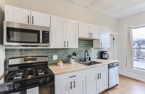 City Park Apartment | Cloud by Modern Midstay/1 Block to City Park #C9