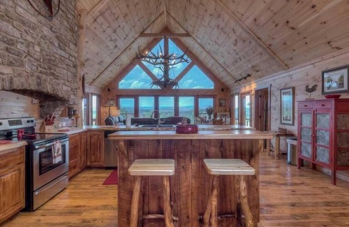 Blue Ridge Cabin | Cloud Top Cabin- Pet Friendly | Screened Porch | Long Range Views | Close to Town