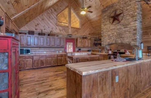 Blue Ridge Cabin | Cloud Top Cabin- Pet Friendly | Screened Porch | Long Range Views | Close to Town