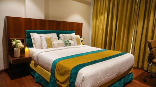 Chembur East Hotel | Club Emerald