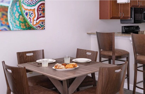 Yachting Village Resort | Club Wyndham Newport Onshore 2 bedrooms with 2 baths