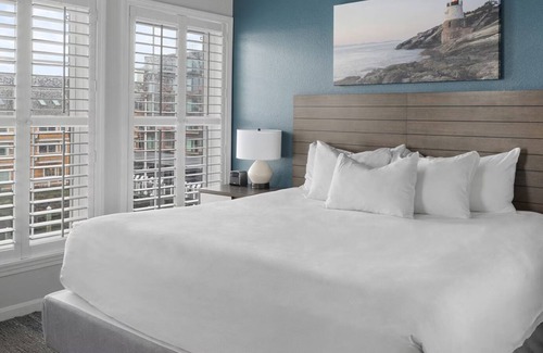Yachting Village Resort | Club Wyndham Newport Onshore 2 bedrooms with 2 baths