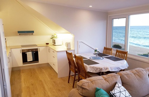 Narrabeen Apartment | Coachhouse on the Beach