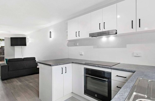 Torquay House | Coast Apartments 2 Bedroom Getaway