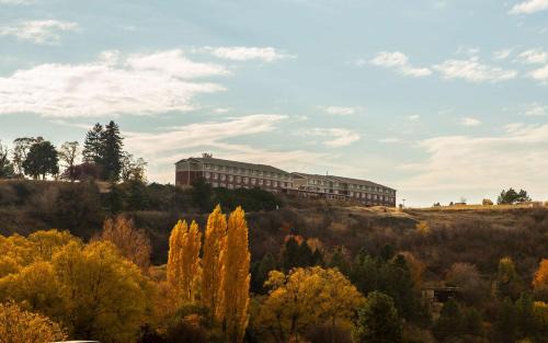 Pullman Hotel | Coast Hilltop Inn