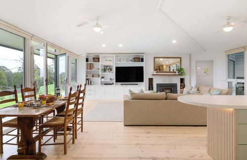 Red Hill South House | Coast n' Country - Bay Views, Pool, Games