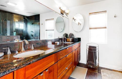 Carlsbad House | Coastal 3-Bedroom with Hot Tub and Ocean View