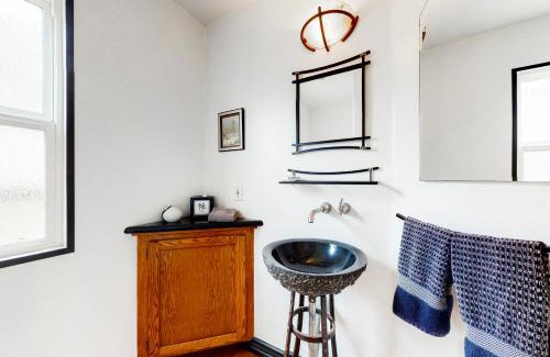 Carlsbad House | Coastal 3-Bedroom with Hot Tub and Ocean View
