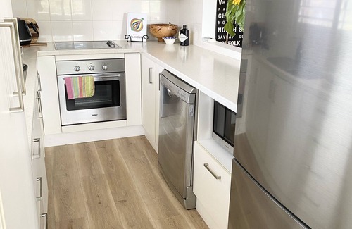 Queenscliff Apartment | Coastal and sunny - stroll to beach and vibrant Freshwater village