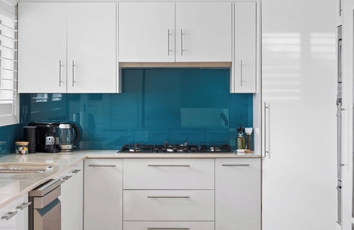 Copacabana House | “Coastal Bliss” – 450m Stroll from the Beachfront