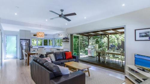 Pearl Beach House | Coastal Chic Holiday Cottage