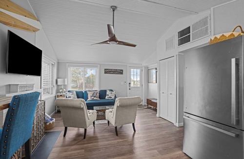 Point Judith Cottage | Coastal Cottage in Pt.Judith Walk to Beaches, BI Ferry, Ice Cream,Aunt Carries.