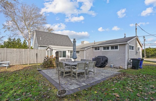 Point Judith Cottage | Coastal Cottage in Pt.Judith Walk to Beaches, BI Ferry, Ice Cream,Aunt Carries.
