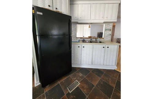 Wilmington Beach Cottage | Coastal Cottage (5min walk to beach, ample parking, dog-friendly!)