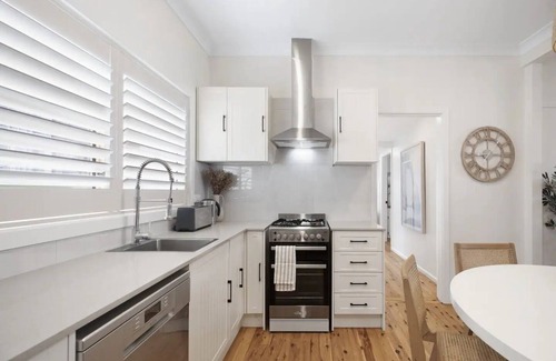 Ettalong Beach House | Coastal Dreams 3BR Home - Playground | Pet Friendly