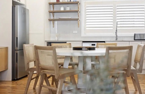 Ettalong Beach House | Coastal Dreams 3BR Home - Playground | Pet Friendly