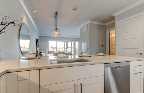 Clearwater Beach House | Coastal Gateway - Amazing Luxury Waterfront Townhome w/Boat Slip/Pool/Hot Tub