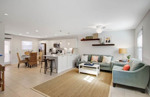 Old Village House | COASTAL GETAWAY - PROFESSIONALLY CLEANED TOWNHOUSE! GREAT LOCATION! 3BDRM
